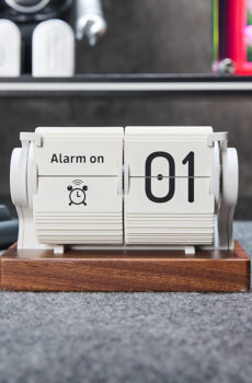 Đồng Hồ Lá Lật Sạc Pin có ngày tháng và báo thức